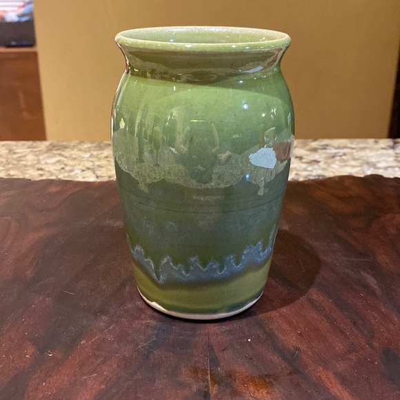 Studio art pottery bud vase 5.5 inches - Picture 3 of 8